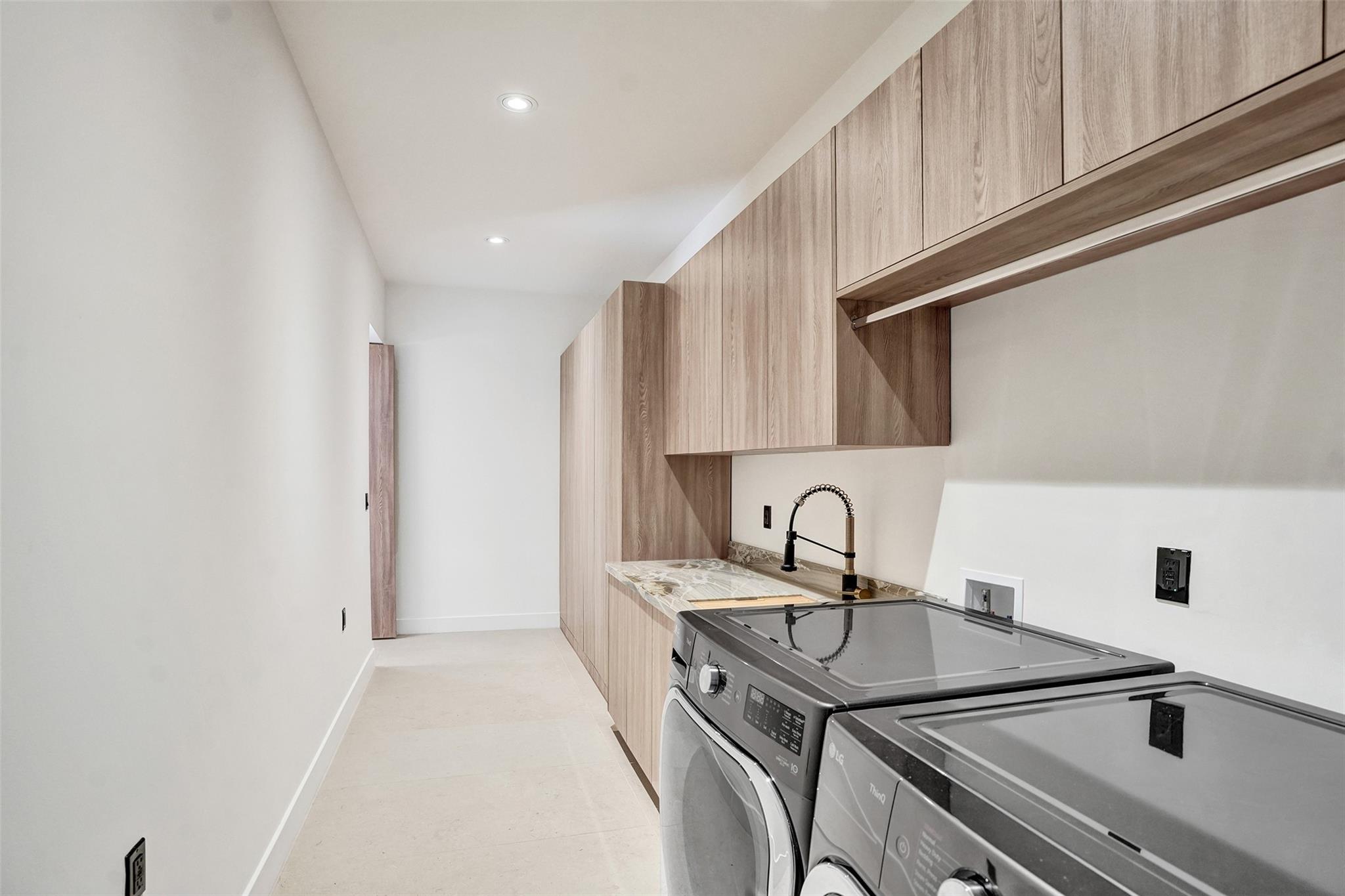 Lake Placid 35-23 B - Residential