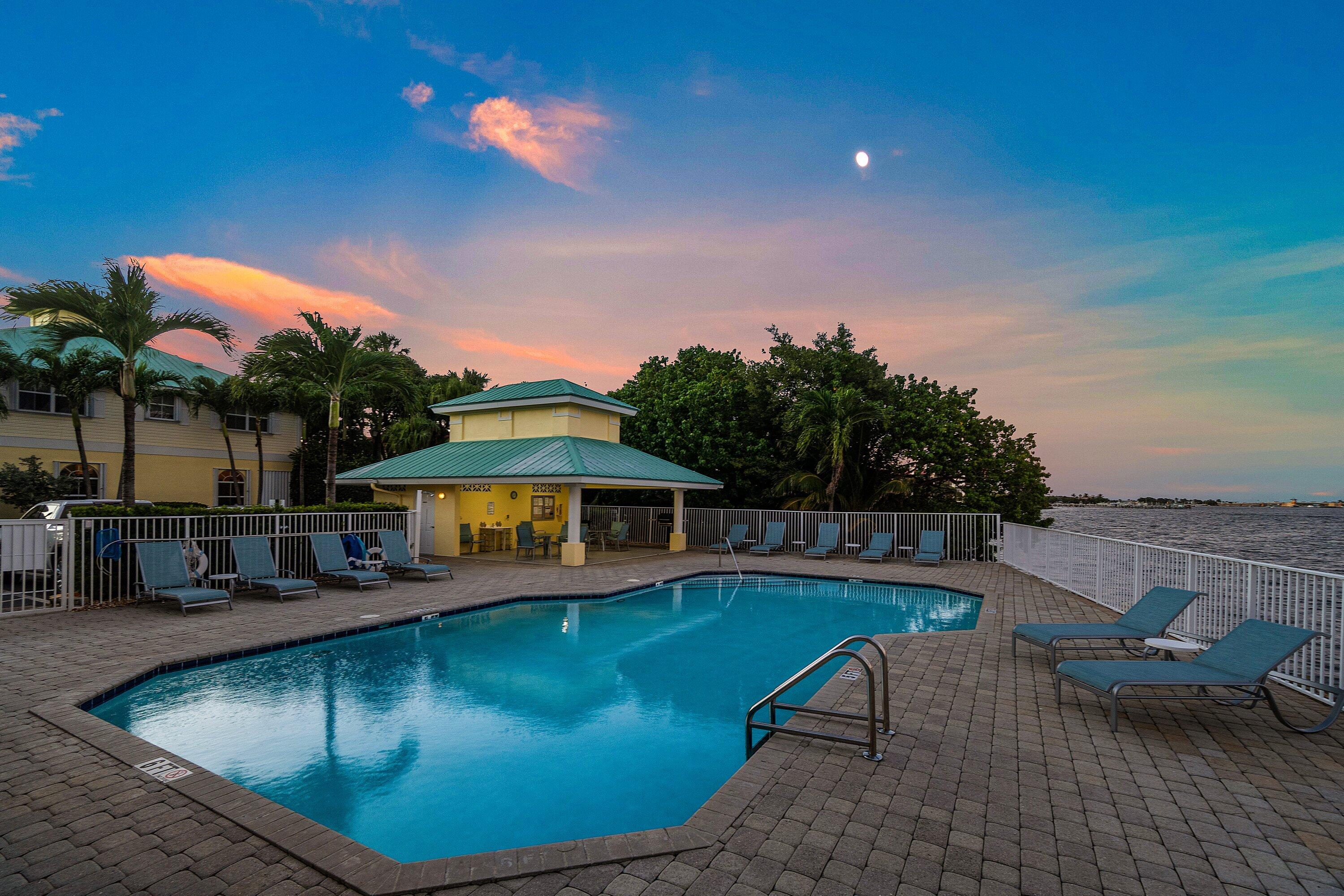 BAREFOOT COVE TOWNHOMES - Residential