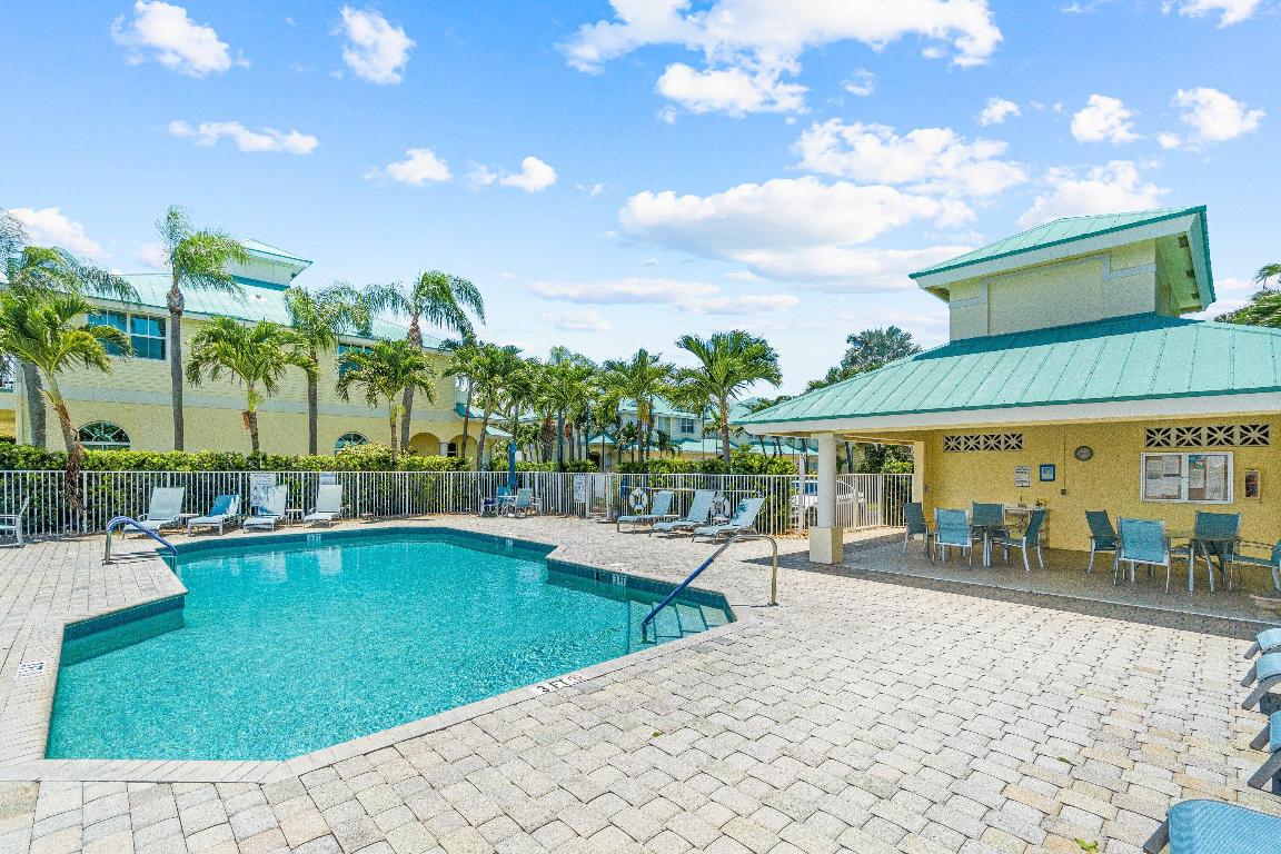 BAREFOOT COVE TOWNHOMES - Residential