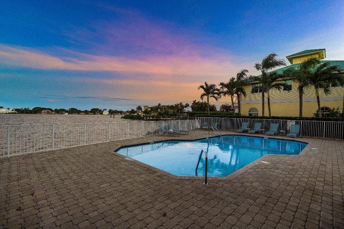 BAREFOOT COVE TOWNHOMES - Residential