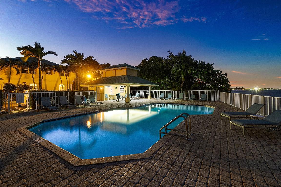 BAREFOOT COVE TOWNHOMES - Residential