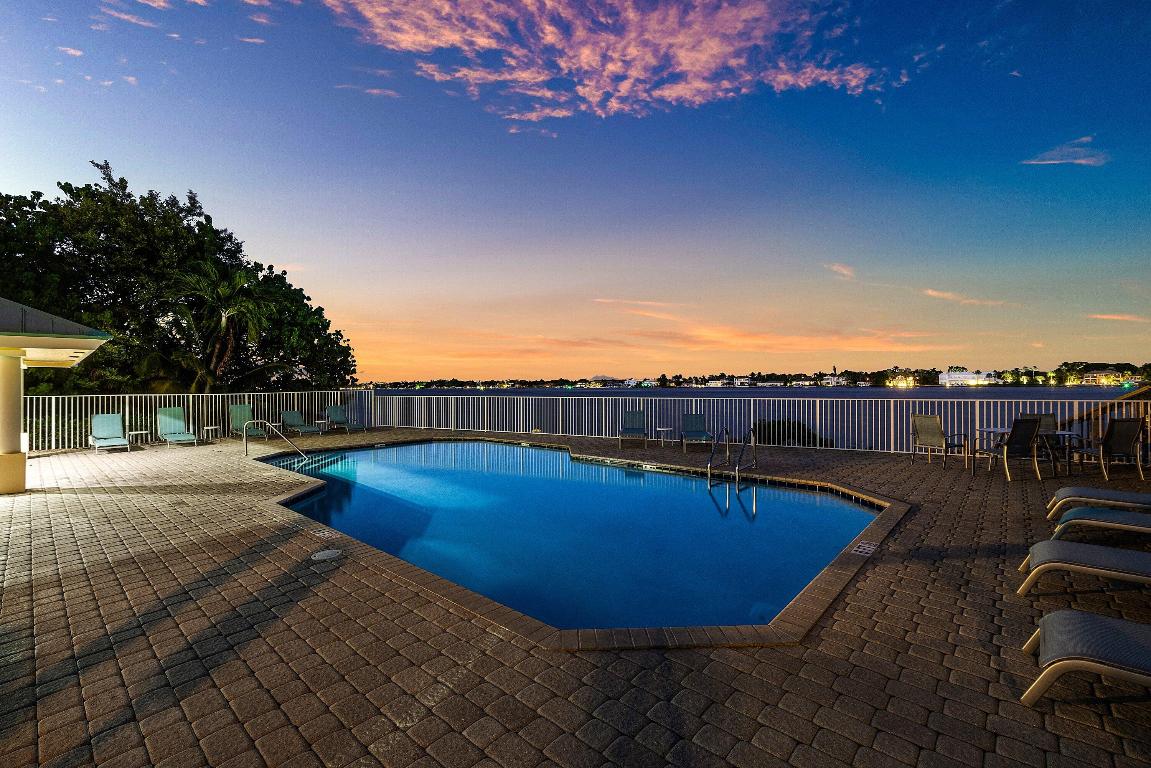 BAREFOOT COVE TOWNHOMES - Residential