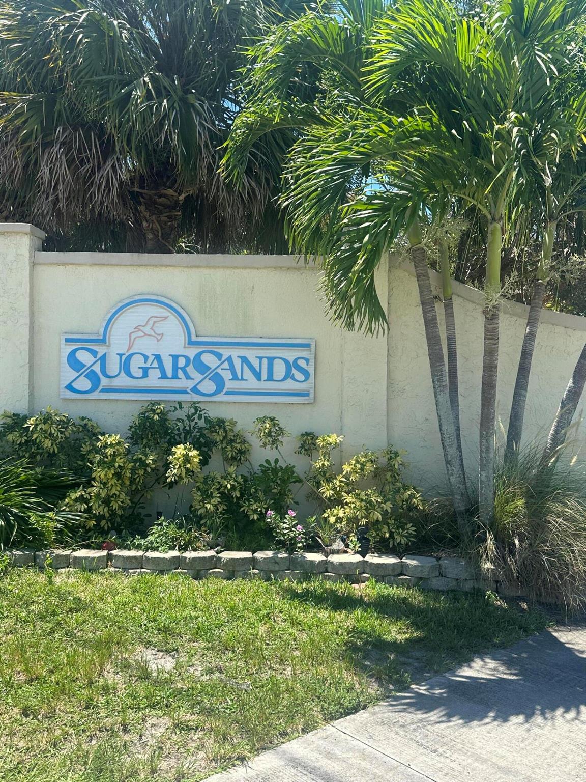 55 plus Sugar Sands active community in the quaint Hobe Sound close to beaches, shopping and restaurants.