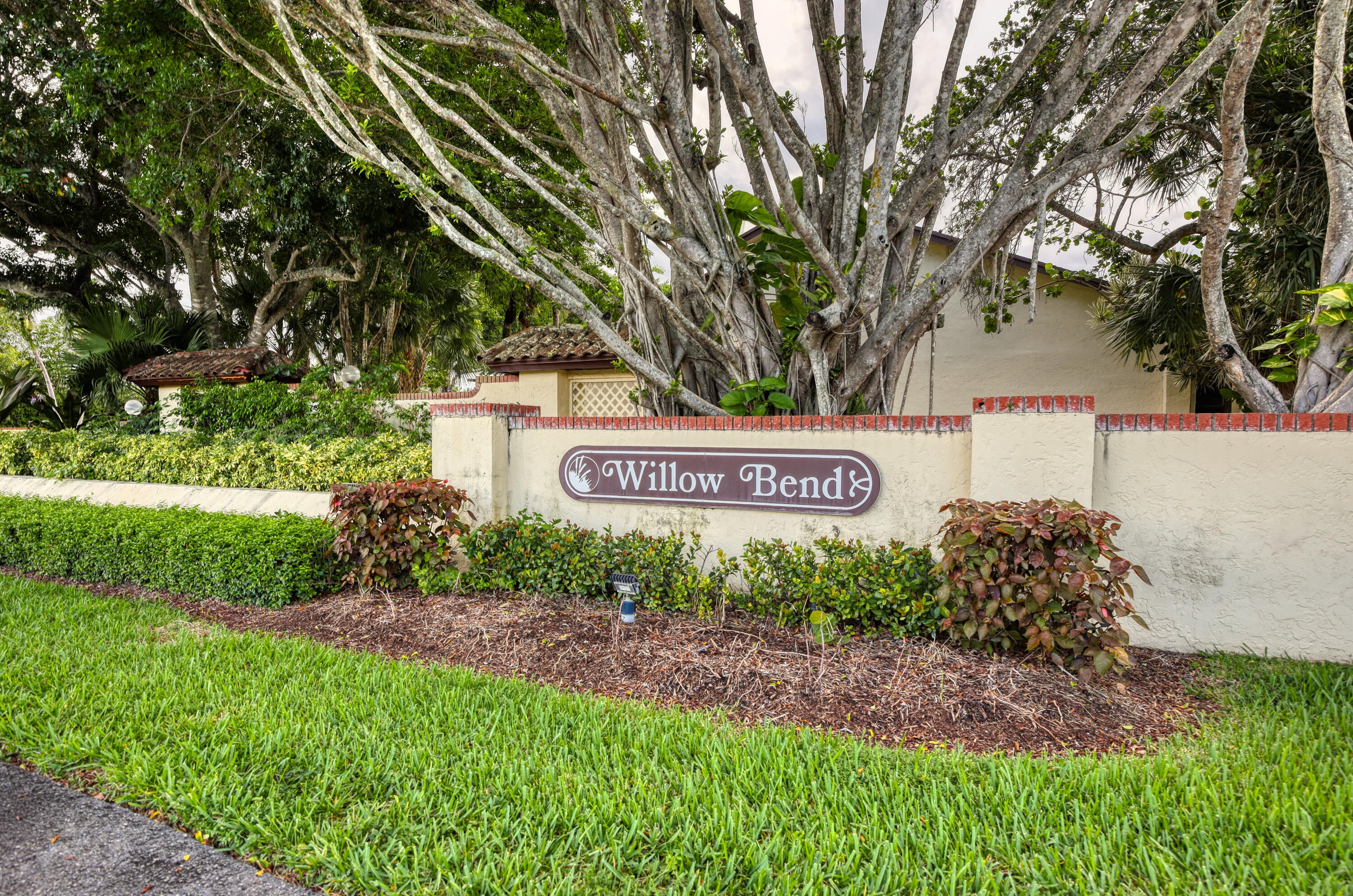 7843 WILLOW SPRING Drive 615