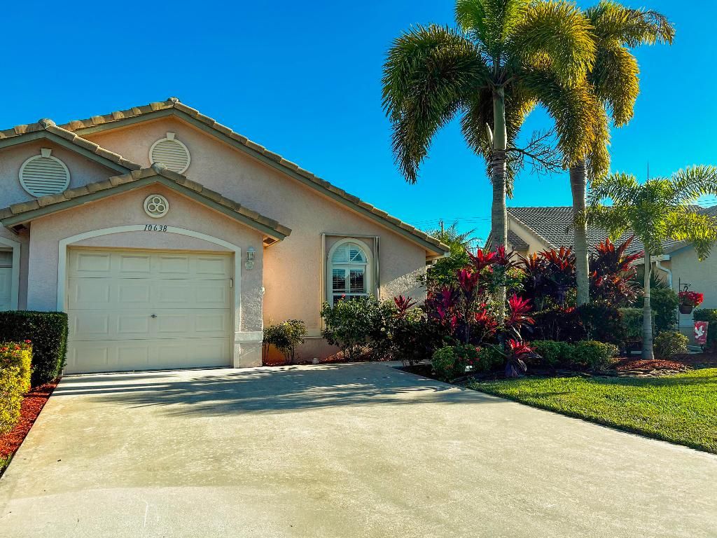 Photo of 10638 Lake Shore Drive, Wellington, FL 33414 (MLS # R11158056)