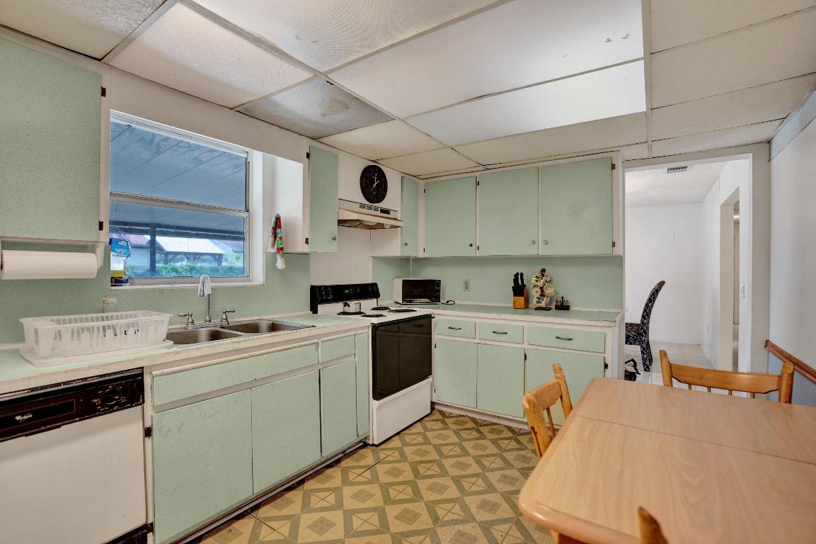 FLORAL PARK LANTANA - Residential