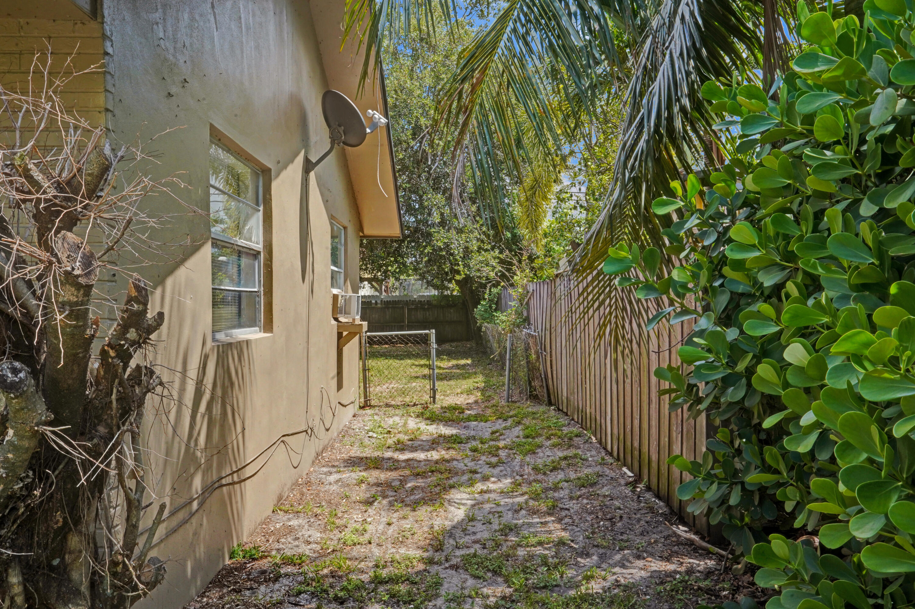 FLORAL PARK LANTANA - Residential