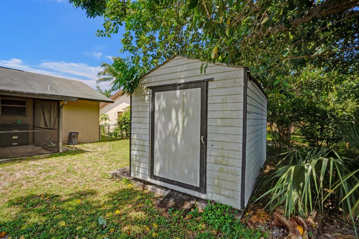 FLORAL PARK LANTANA - Residential