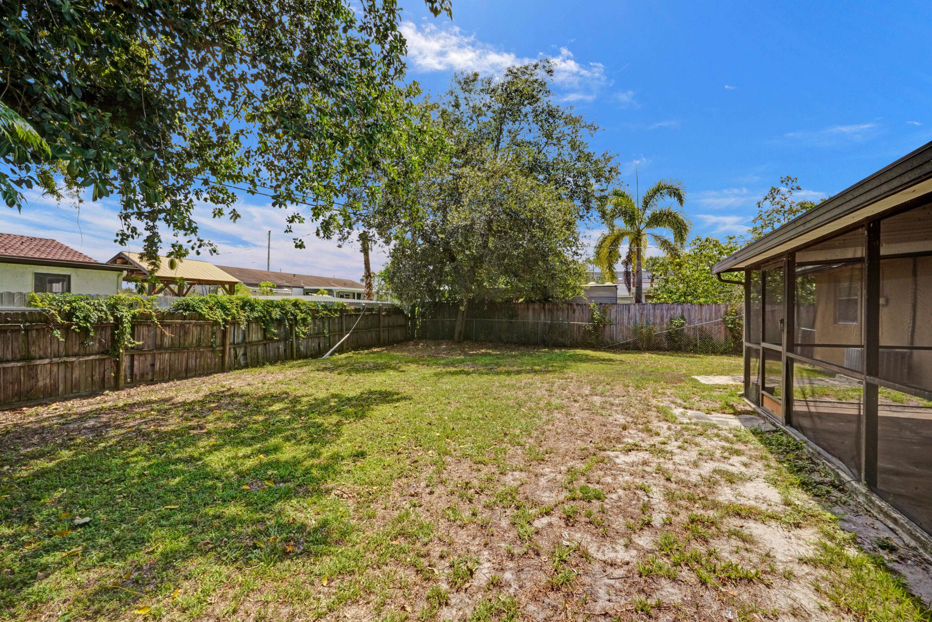 FLORAL PARK LANTANA - Residential