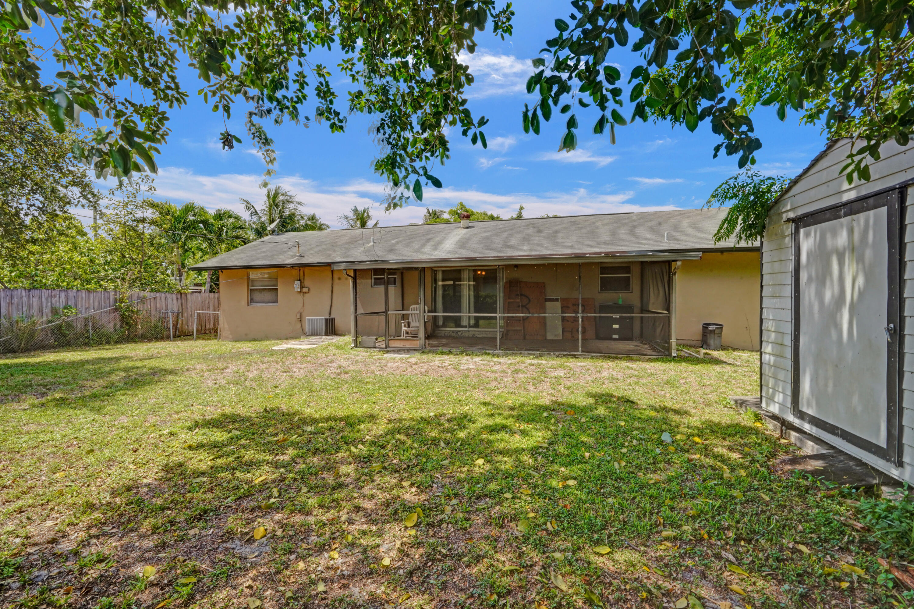 FLORAL PARK LANTANA - Residential