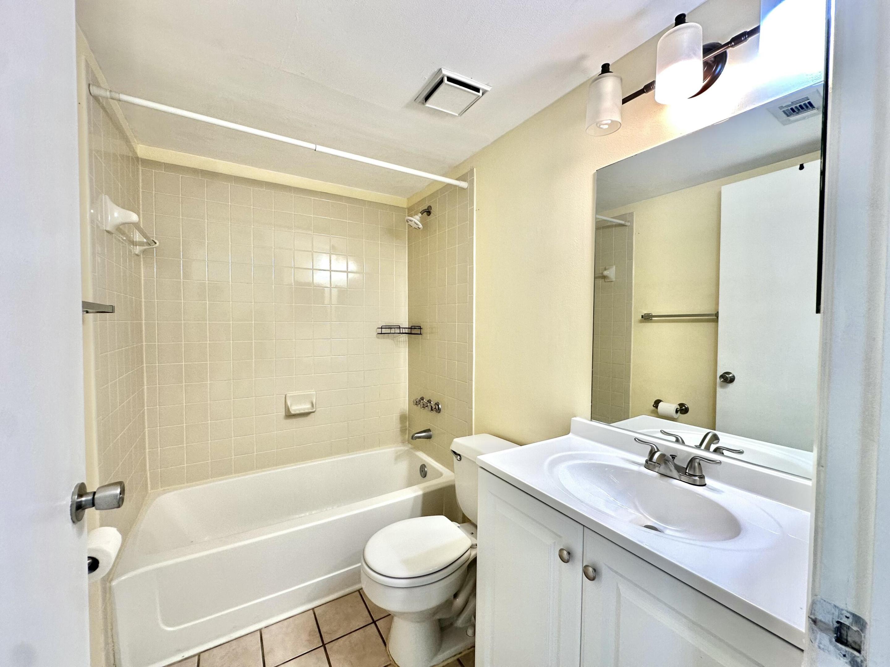 PALMS OF PEMBROKE CONDO - Residential Lease