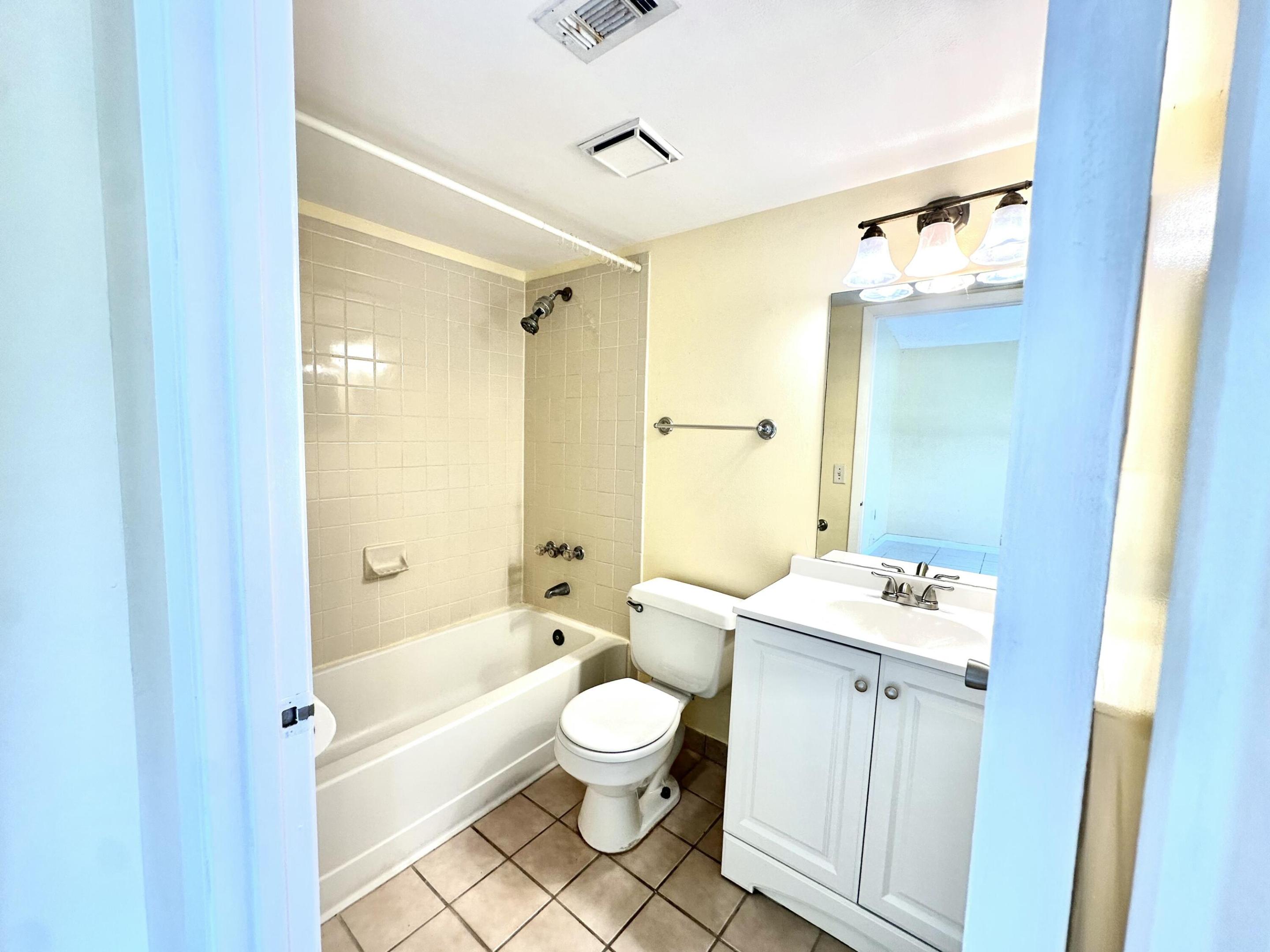 PALMS OF PEMBROKE CONDO - Residential Lease