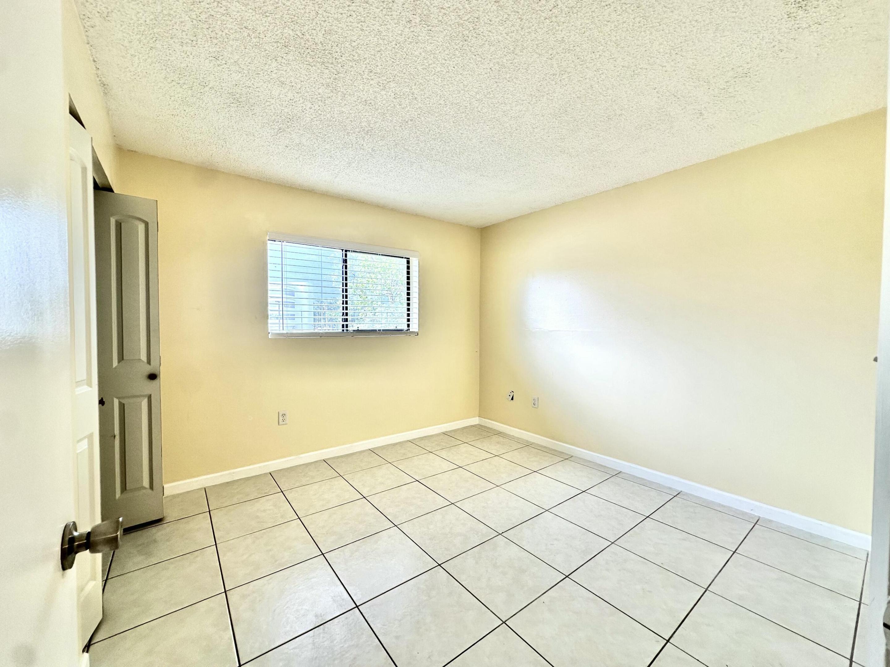 PALMS OF PEMBROKE CONDO - Residential Lease