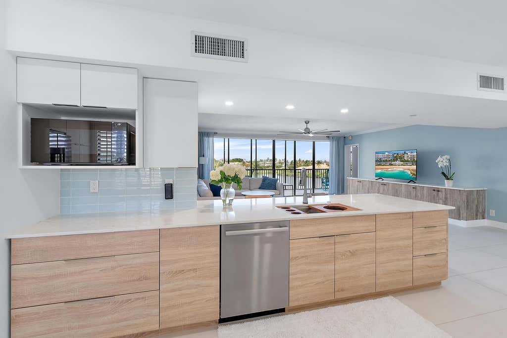 Photo of 16910 Bay Street #E405, Jupiter, FL 33477 (MLS # R10992332)