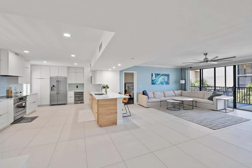 Photo of 16910 Bay Street #E405, Jupiter, FL 33477 (MLS # R10992332)