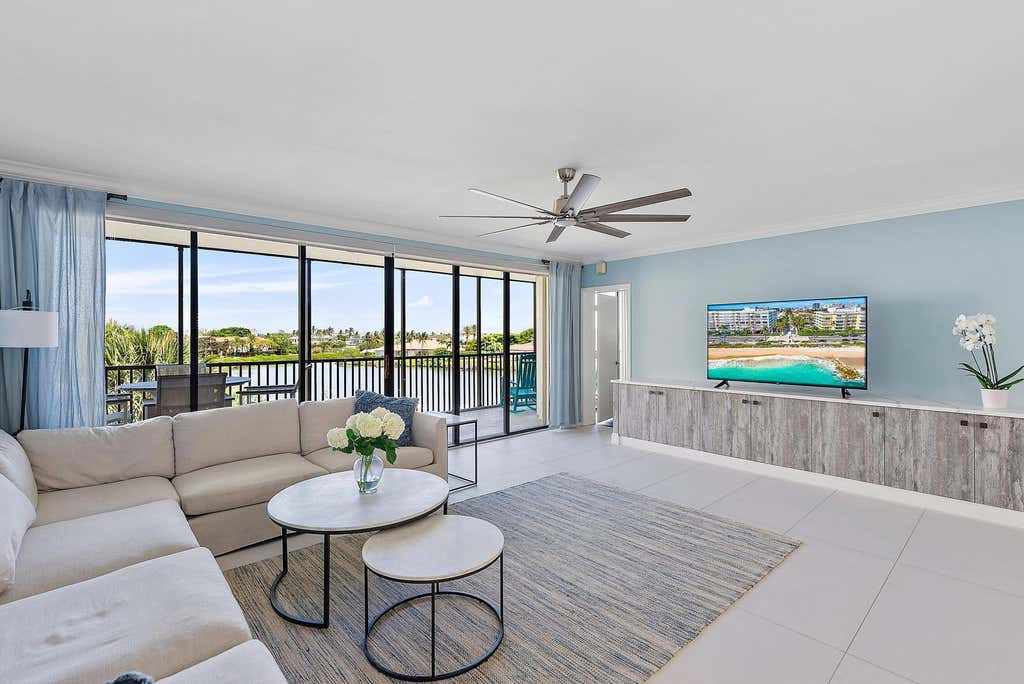 Photo of 16910 Bay Street #E405, Jupiter, FL 33477 (MLS # R10992332)