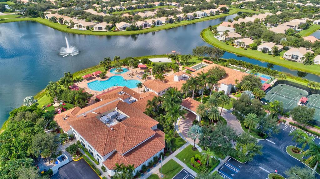 VALENCIA FALLS - Residential