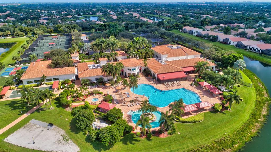 VALENCIA FALLS - Residential