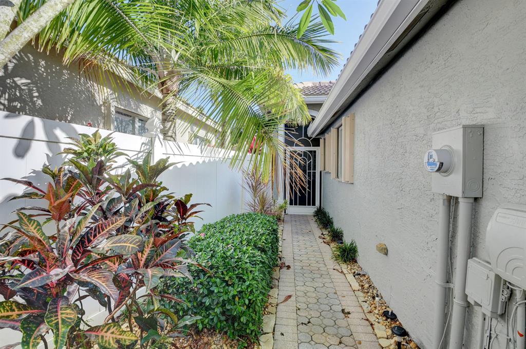 VALENCIA FALLS - Residential