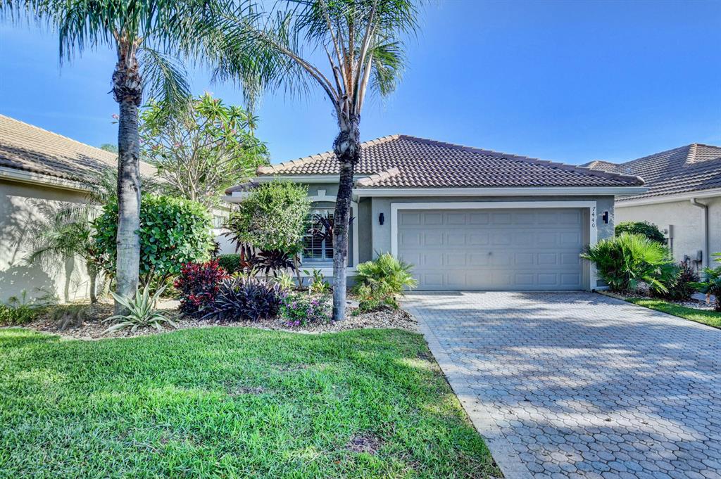 VALENCIA FALLS - Residential