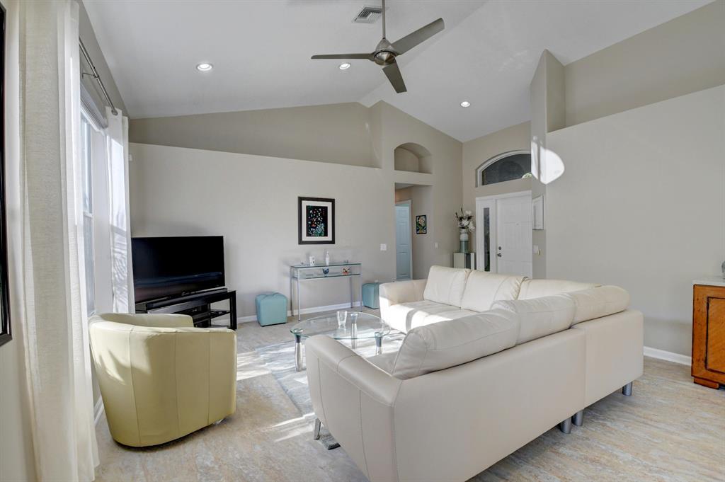 VALENCIA FALLS - Residential