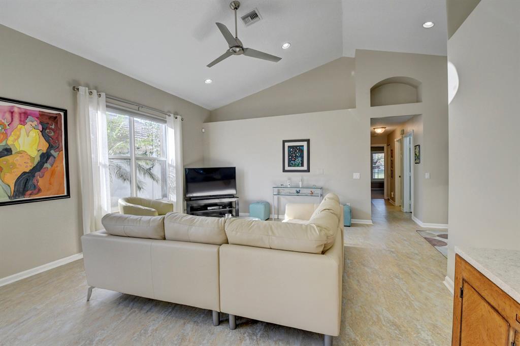 VALENCIA FALLS - Residential