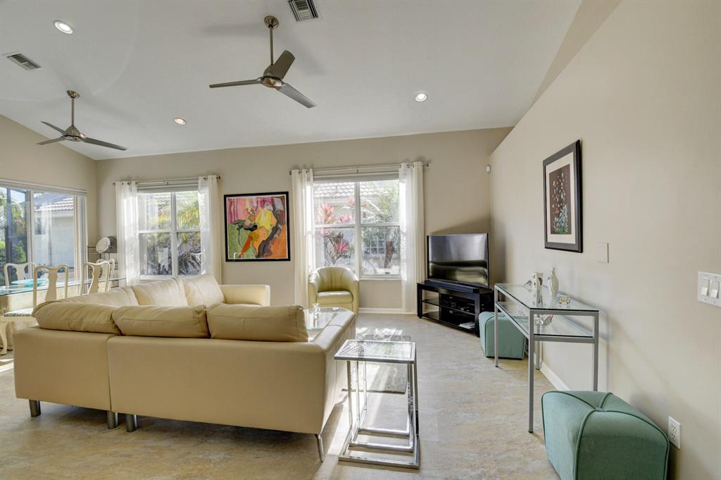 VALENCIA FALLS - Residential