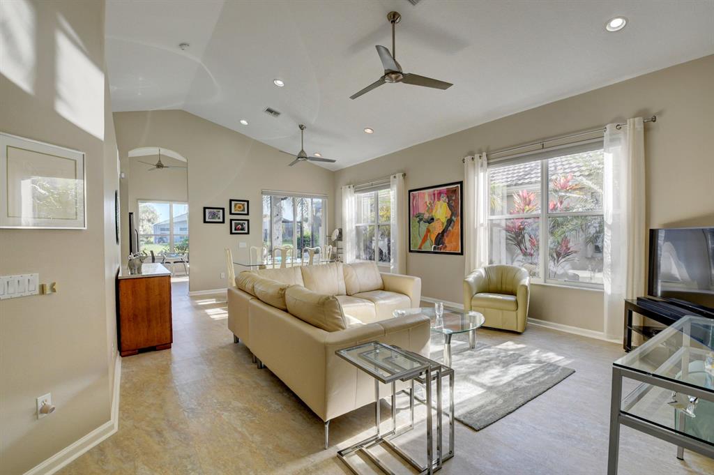 VALENCIA FALLS - Residential