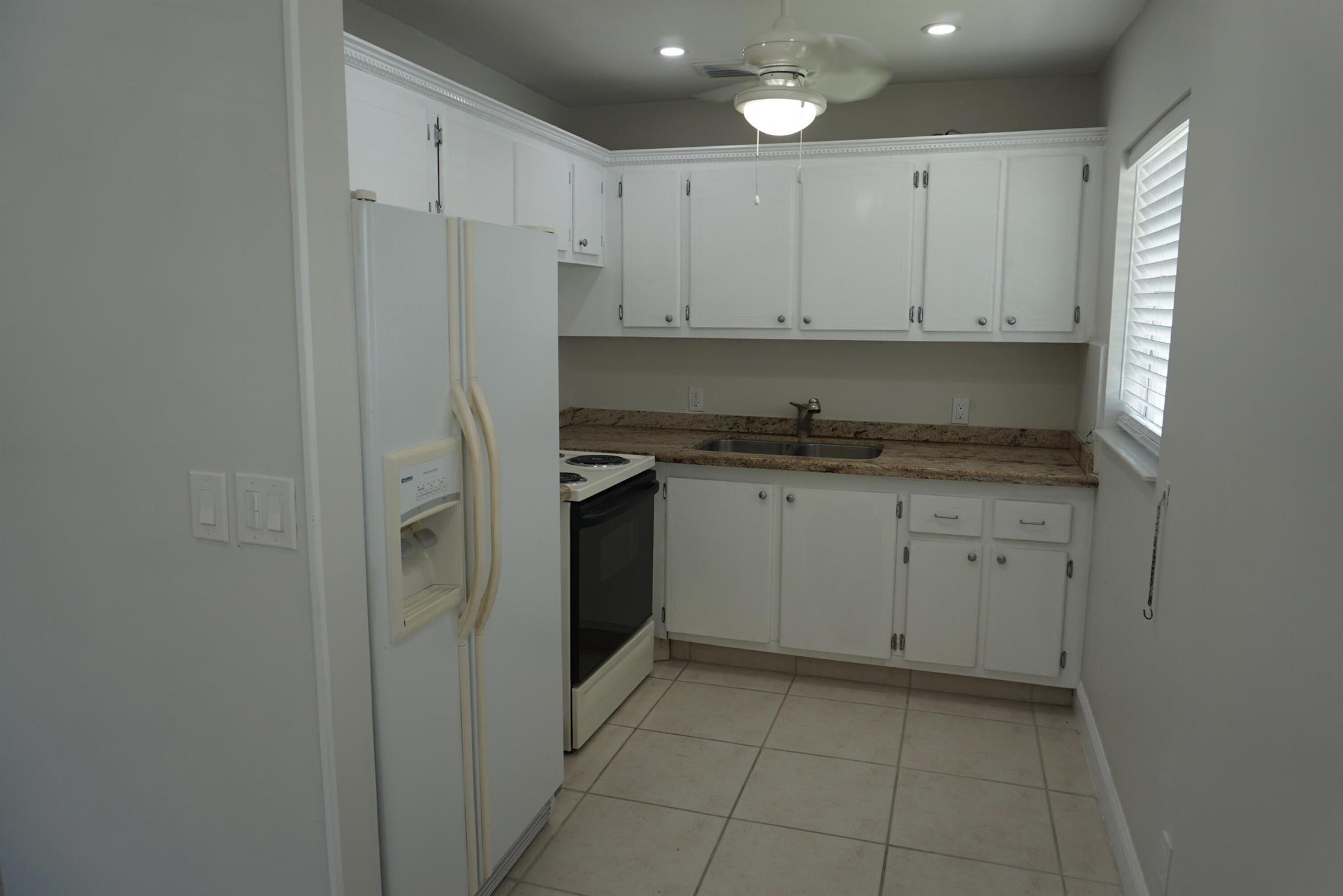 FABULOUS 2 BED 2 BATH END UNIT CONDO, NEWER CENTRAL AC SYSTEM, BOTH BATHROOMS ARE MODERN AND UPDATED WITH LED MIRROR LIGHTING, ***FULL SIZE WASHER AND DRYER, GRANITE KITCHEN COUNTER TOPS, FLUSH LED LIGHTING IN ALL THE ROOMS, EASY ACCESS AND VERY CLOSE TO HAVERHILL GATE... IT IS A MUST SEE...