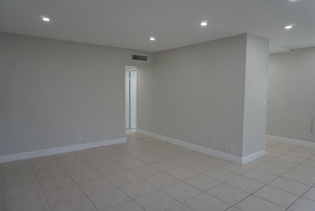 Photo of 168 Coventry G, West Palm Beach, FL 33417 (MLS # R11114392)