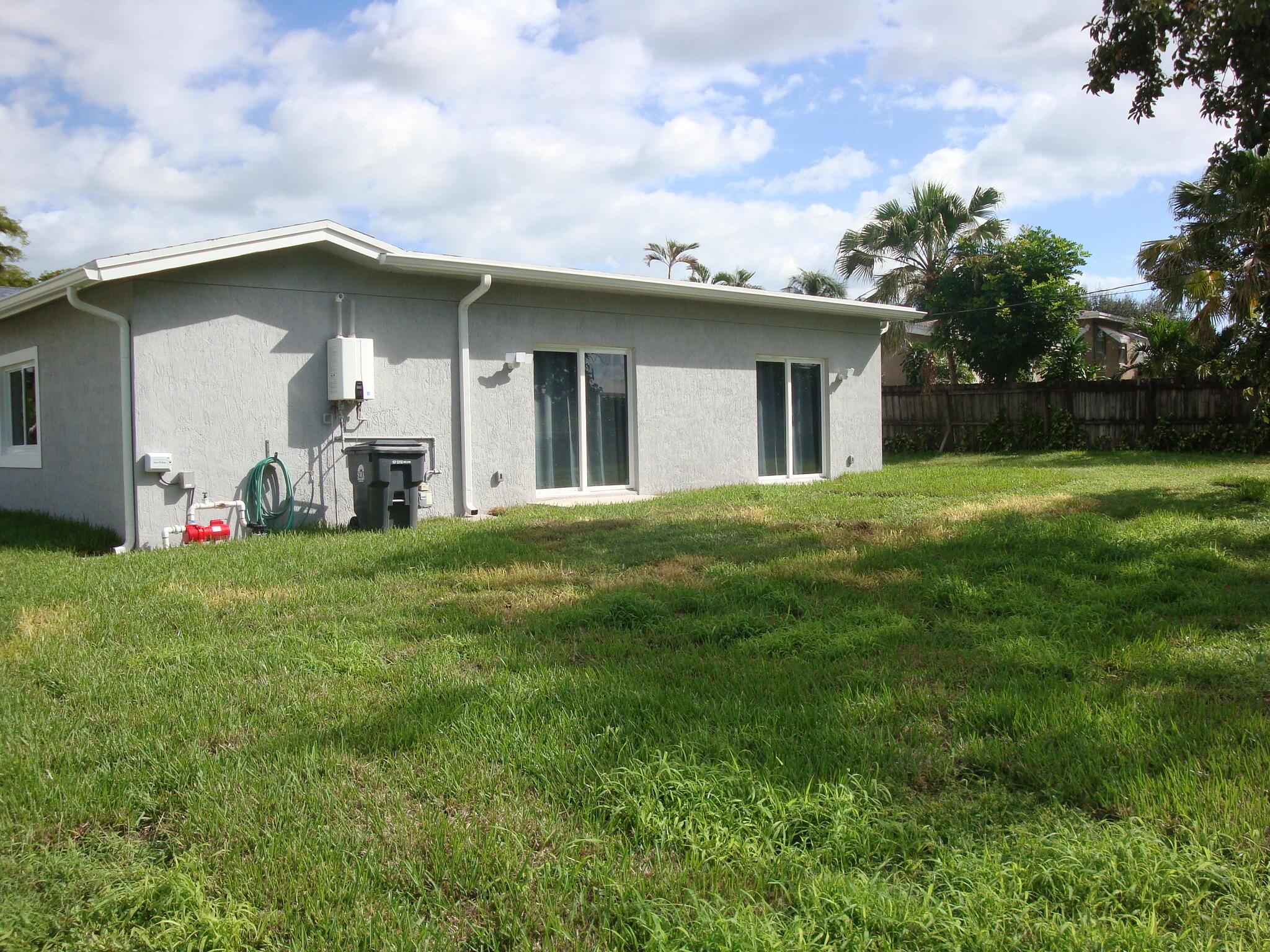 LAKE OSBORNE ESTATES 4 - Residential Lease