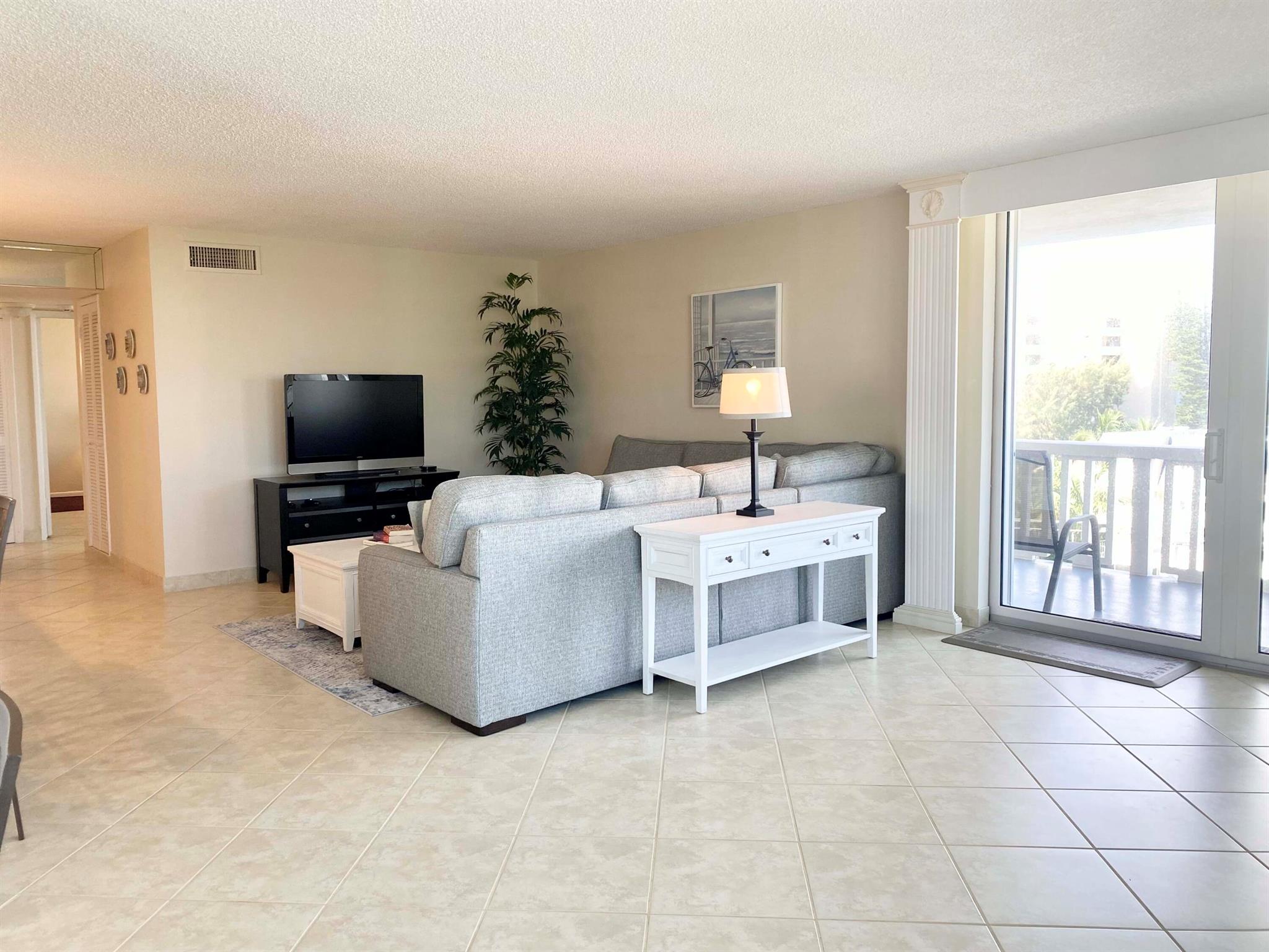TUSCANY OF PALM BEACH CON - Residential Lease