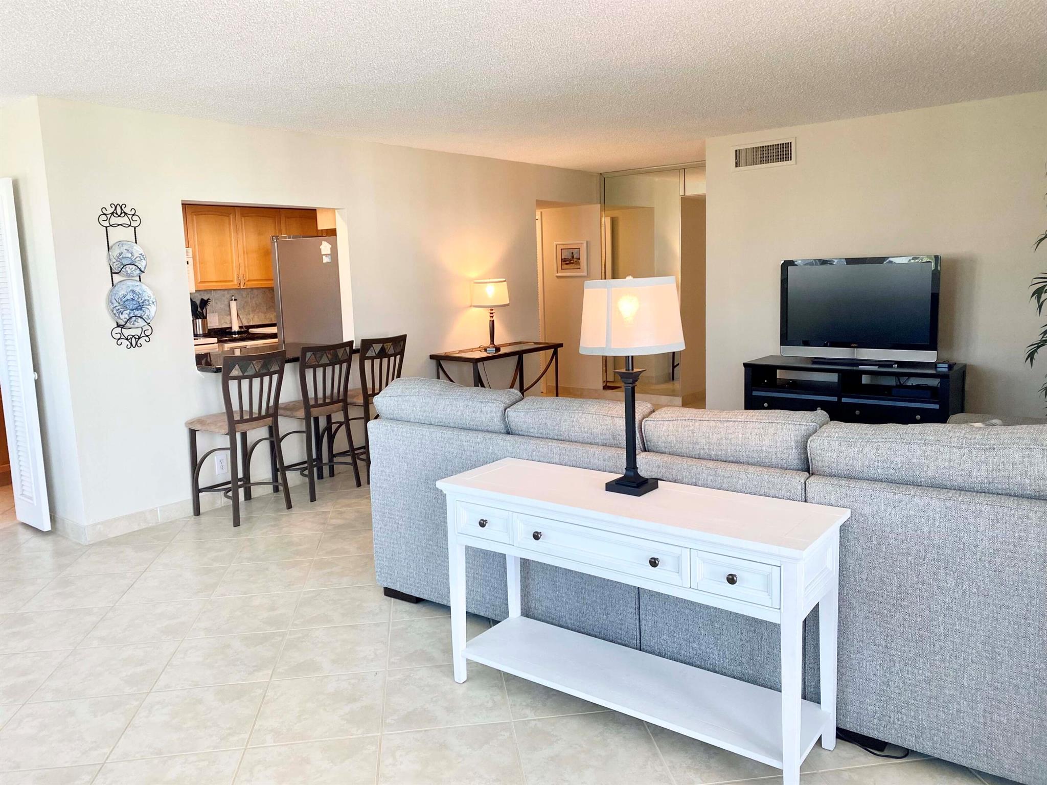 TUSCANY OF PALM BEACH CON - Residential Lease