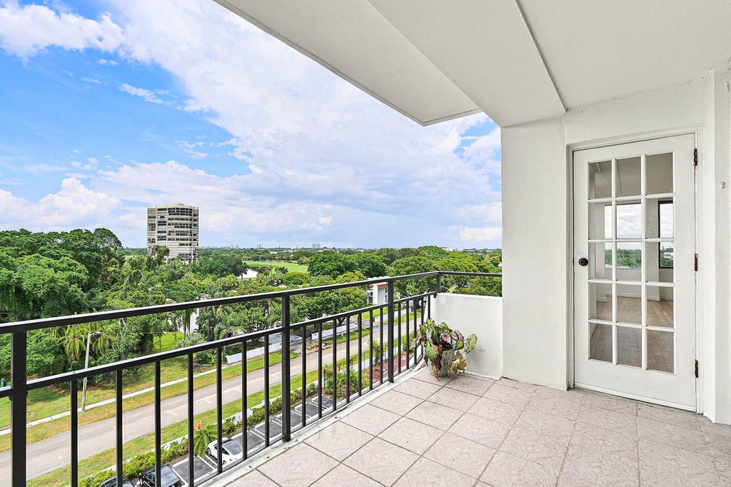 Photo of 1500 Presidential Way #704, West Palm Beach, FL 33401 (MLS # B26043720)