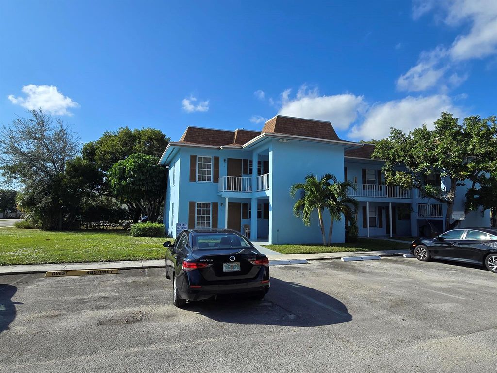 Photo of 4951 Wedgewood Way #5, West Palm Beach, FL 33417 (MLS # R11148169)