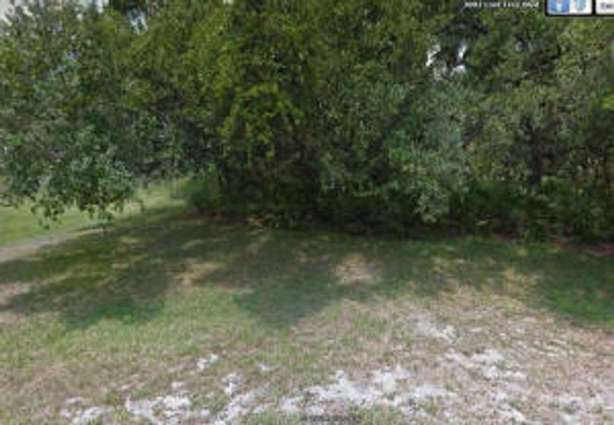 Beautiful large lot, almost 1 acre, majestic oaks, and very private at the end of a cul-de-sac. Build your dream home.