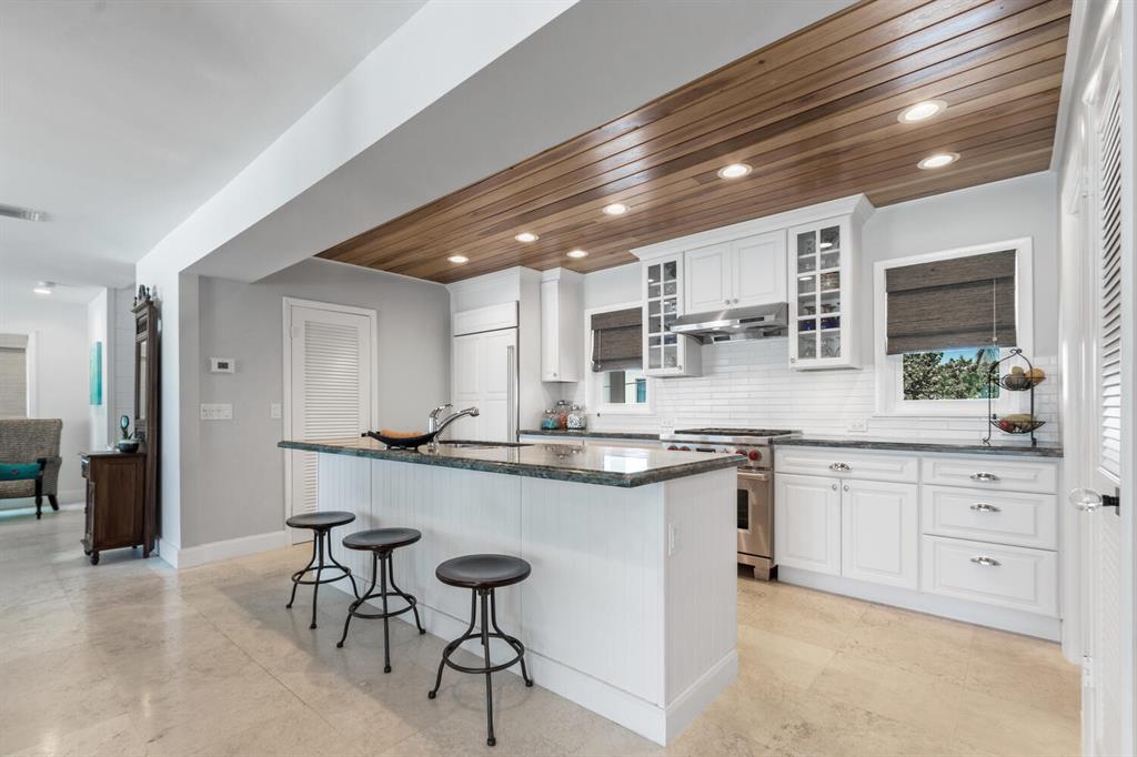 Yacht Club Beach - Residential