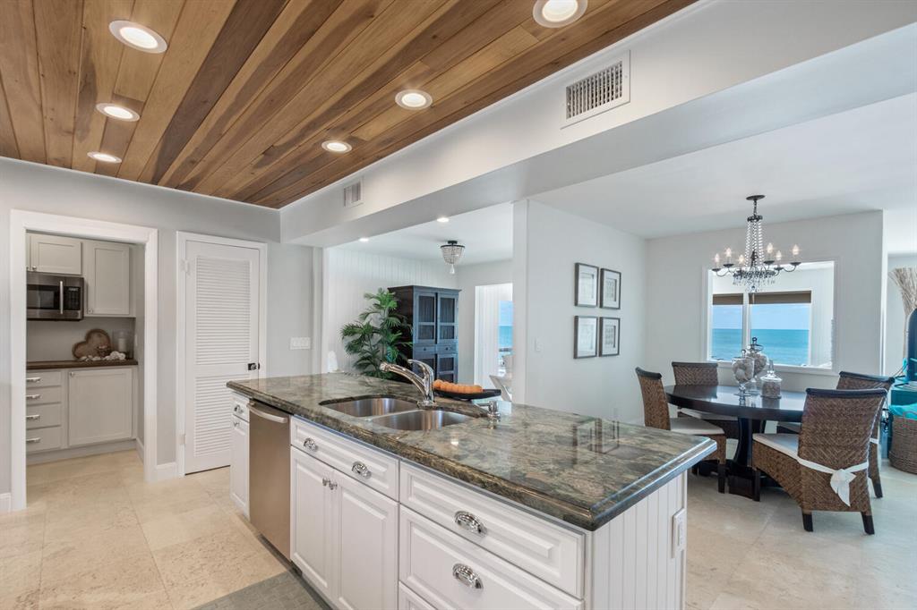 Yacht Club Beach - Residential