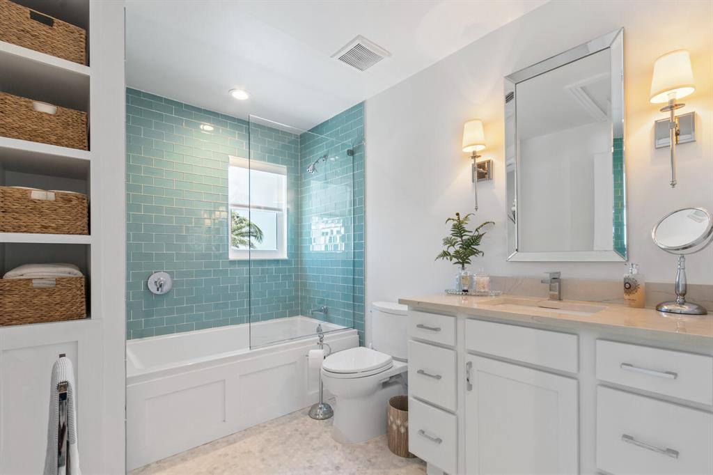 Yacht Club Beach - Residential