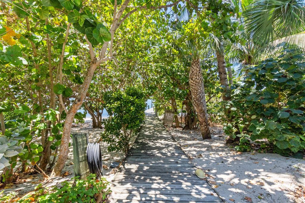 Yacht Club Beach - Residential