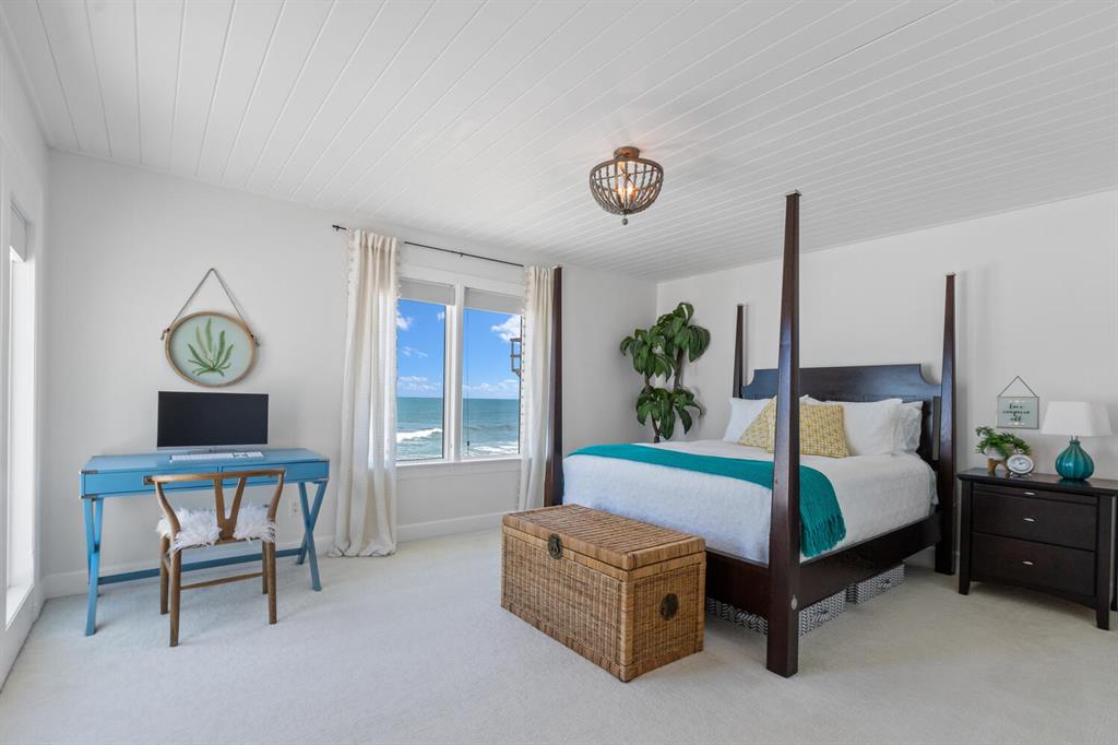 Yacht Club Beach - Residential