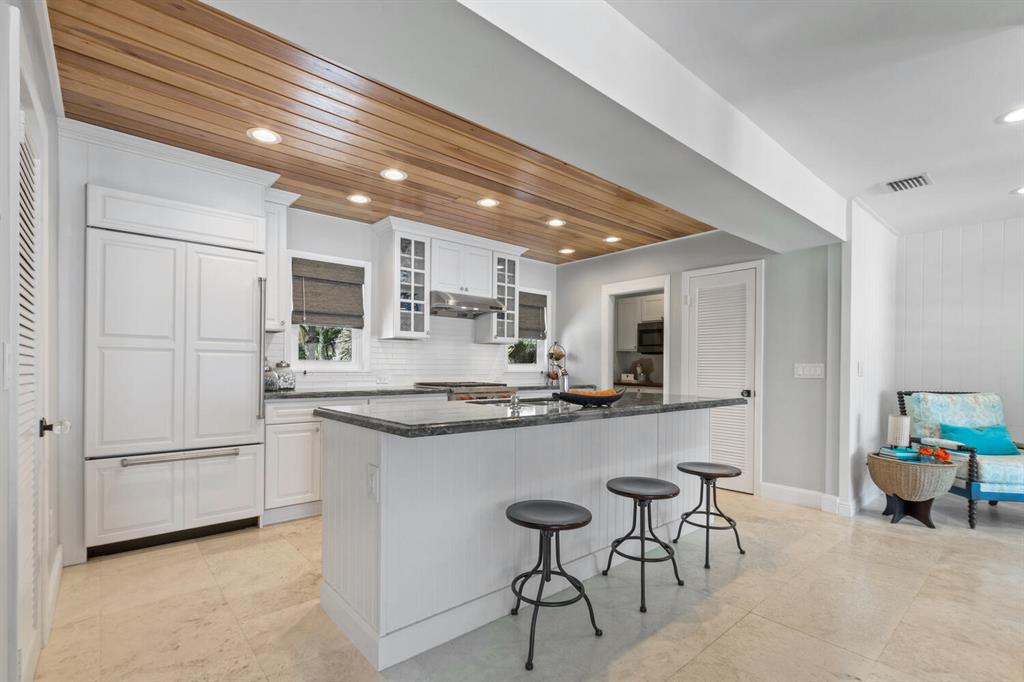 Yacht Club Beach - Residential