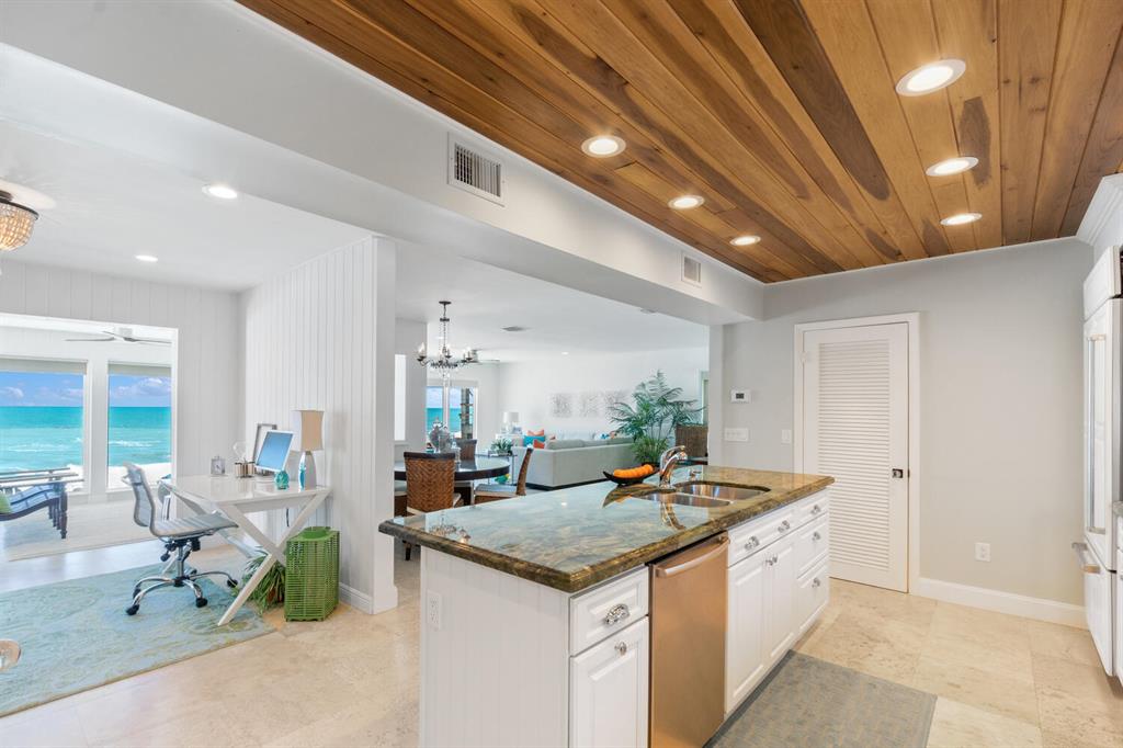 Yacht Club Beach - Residential