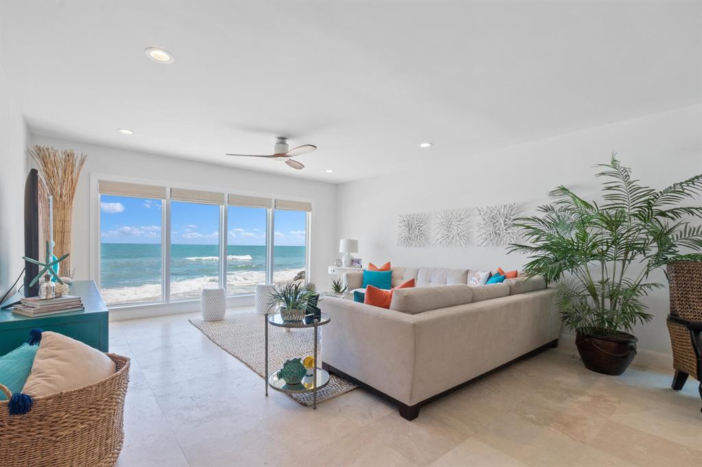 Yacht Club Beach - Residential