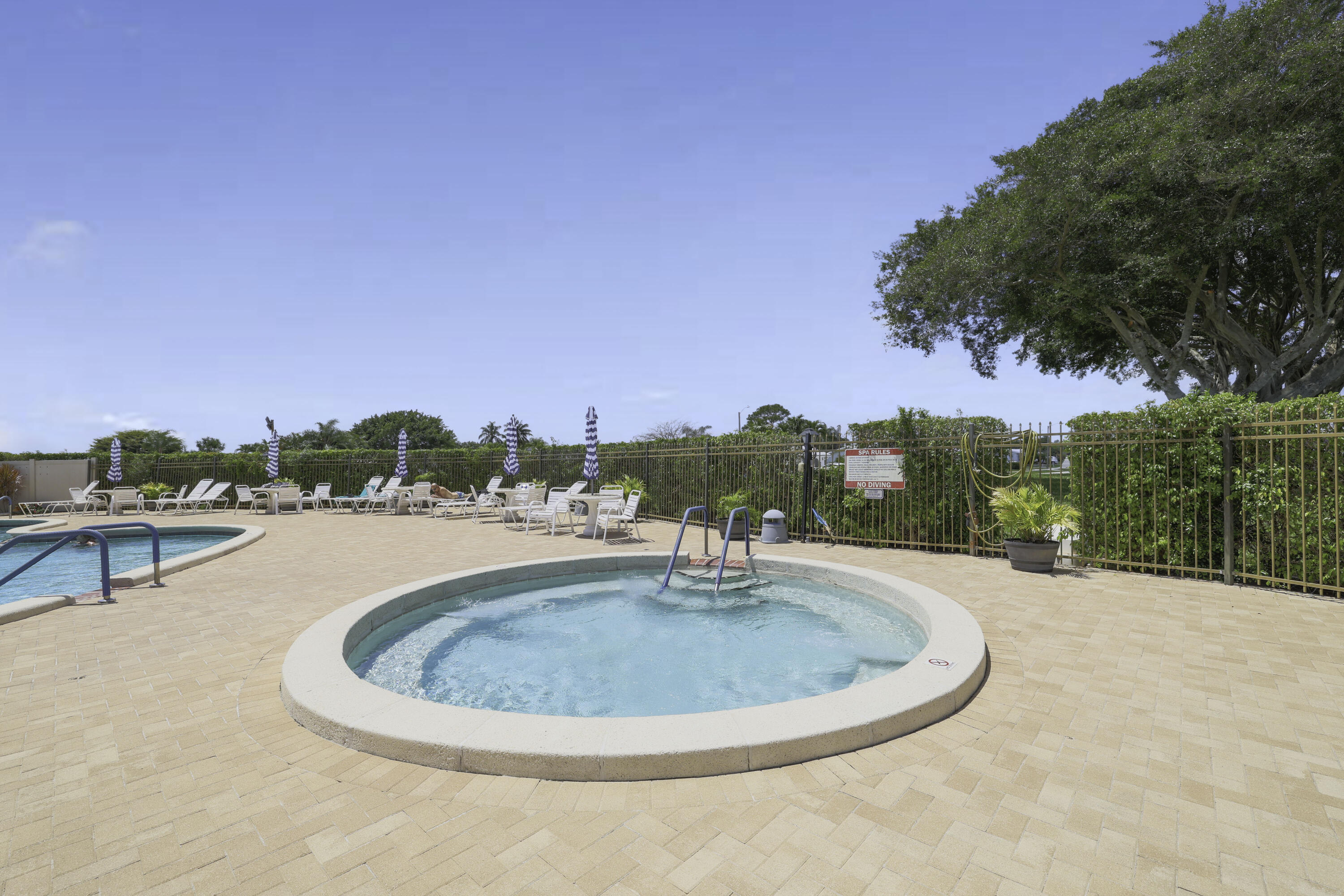 PALM BEACH LEISUREVILLE - Residential