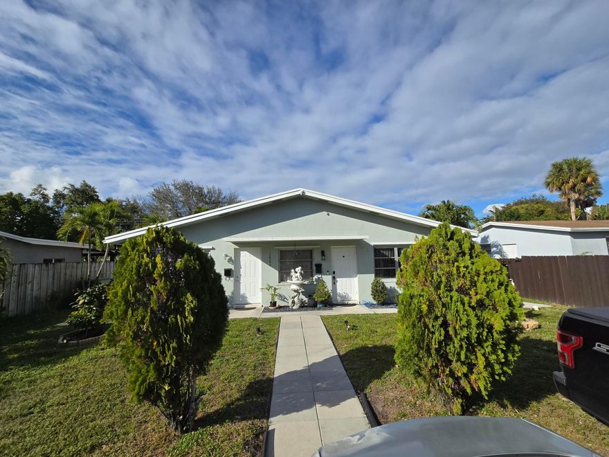 Wonderful opportunity to live in a duplex that is newly renovated. Tasteful neutral decor. Modern large white /gray vein tile that absolutely shines . Kitchen has white cabinets & black modern countertops. Black splash is white/gray for easy cleanup . Stainless refrigerator, range with range hood & dual sinks with updated sink hardware. Window lets in natural light. Updated lighting. Jealousy windows . Freshly painted modern tones of gray. Bath updated walk-in shower with spa like shower head . New toilet. New vanity & mirror. Nice sized bedroom and family area.  Great schools. Near park . Close to highways, shopping and beaches . No pets . Excellent credit a must . Credit report from rent spree a must. All room sizes are approximate and deemed correct . Renter and agent to confirm   Before move in for themselves. Great schools ! Great location. Duplex is better than new!  Don't delay it won't last !  Great opportunity for a short walk to Snyder Park to enjoy the new Sports Complex!