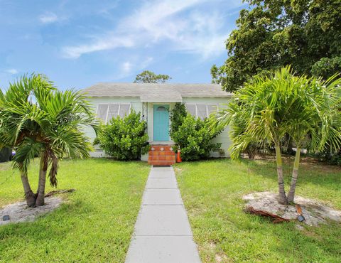 A home in Lake Worth Beach