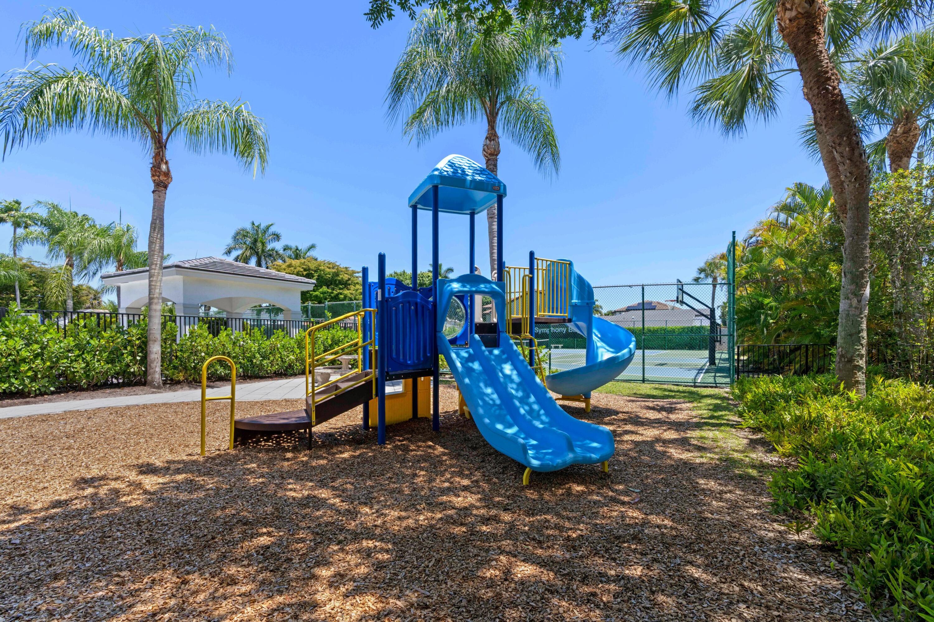 SYMPHONY BAY - Residential