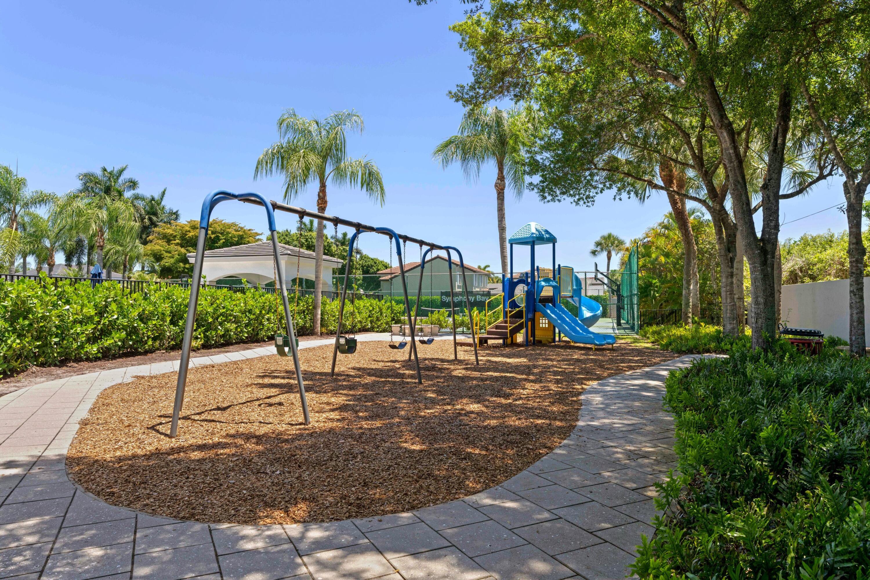 SYMPHONY BAY - Residential