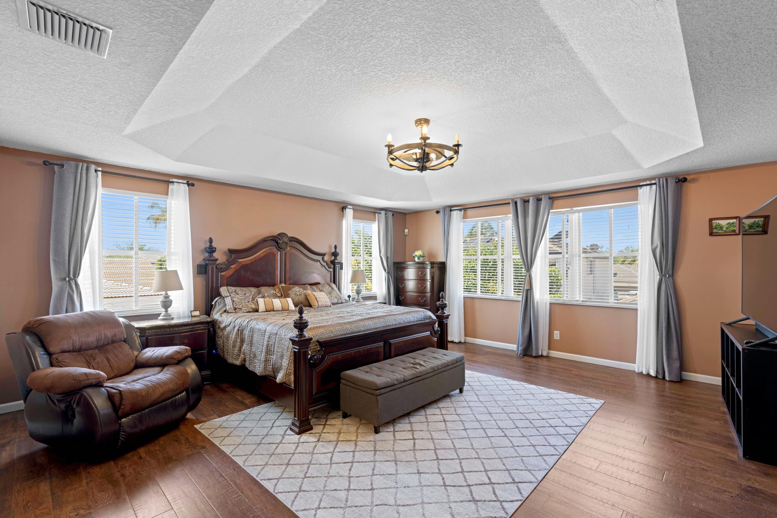 SYMPHONY BAY - Residential